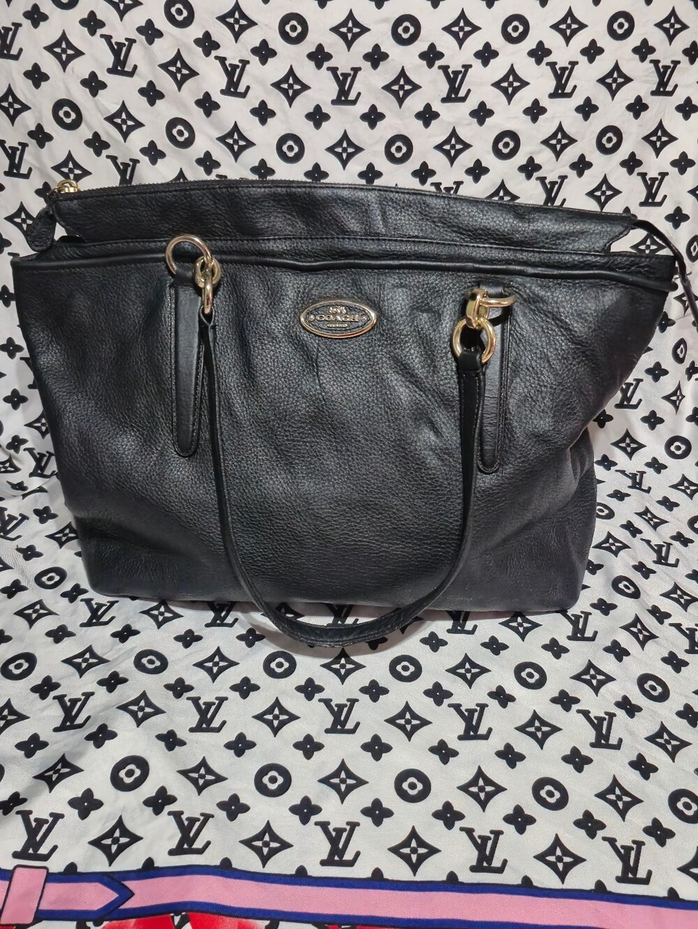 Y2K Coach Black Leather Shoulder Tote with Gold Hardware - Picture 3 of 11